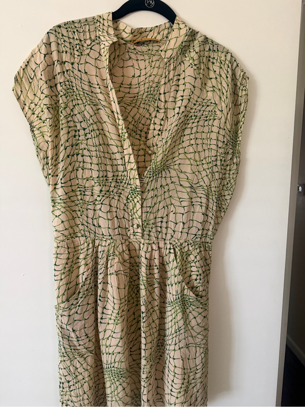 Alice + Olivia Beige Dress with Green Abstract Print✨✨